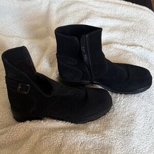 La CANADIENNE Suede Black Ankle Boots